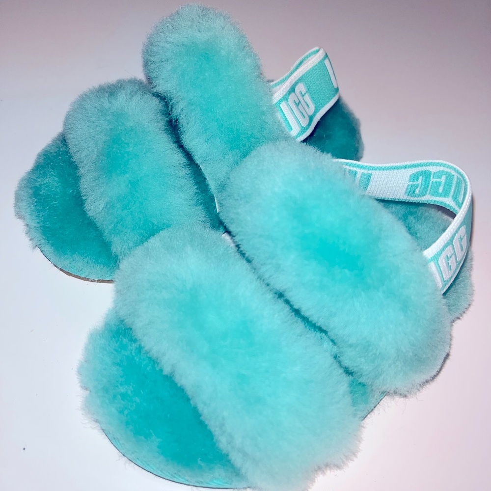 Ugg Fluff Yeah Slide with a strappy silhouette. Size 6T. Color: Tide Cool